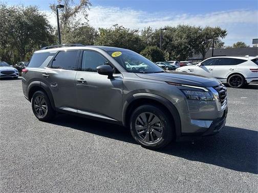2024 Nissan Pathfinder SV