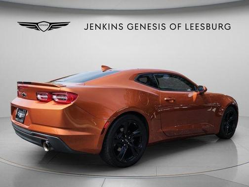 Vivid Orange Metallic 2022 Chevrolet Camaro LT1