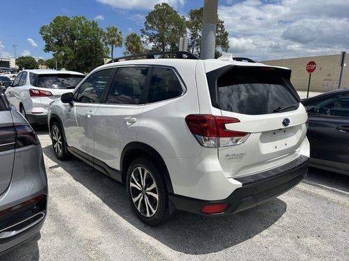 Crystal White Pearl 2023 Subaru Forester Limited