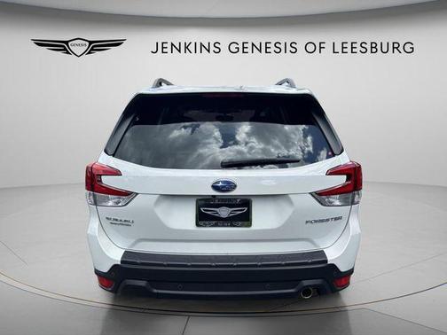 Crystal White Pearl 2023 Subaru Forester Limited