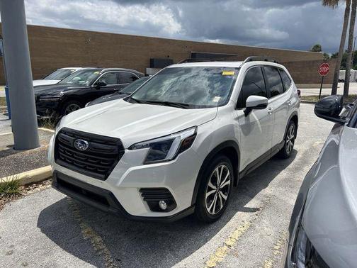 Crystal White Pearl 2023 Subaru Forester Limited