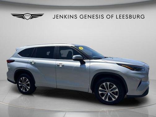Celestial Silver Metallic 2023 Toyota Highlander XLE