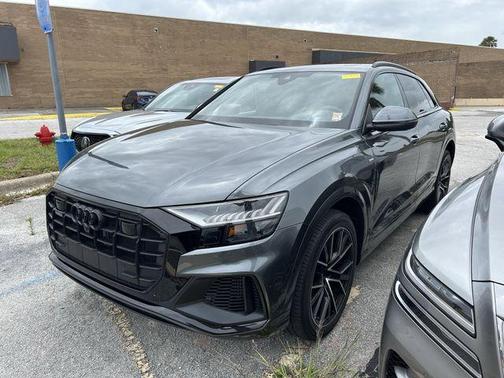 Daytona Gray Pearl Effect 2023 Audi Q8 55 Premium Plus