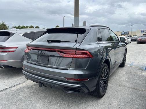 Daytona Gray Pearl Effect 2023 Audi Q8 55 Premium Plus