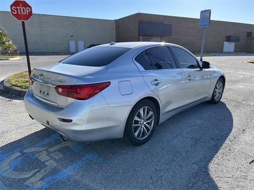 2015 INFINITI Q50 Premium