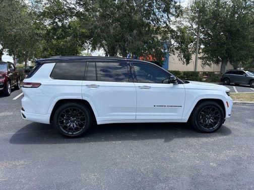 Bright White Clearcoat 2023 Jeep Grand Cherokee L Summit