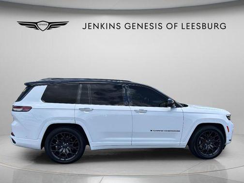Bright White Clearcoat 2023 Jeep Grand Cherokee L Summit