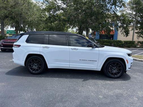 Bright White Clearcoat 2023 Jeep Grand Cherokee L Summit