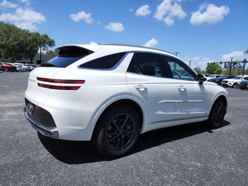 Uyuni White 2027 Genesis GV70 2.5T