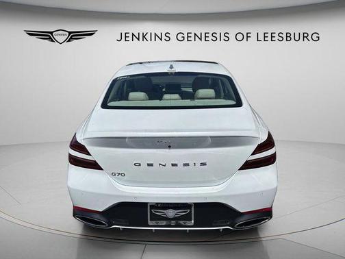 Uyuni White 2026 Genesis G70 2.5T Prestige