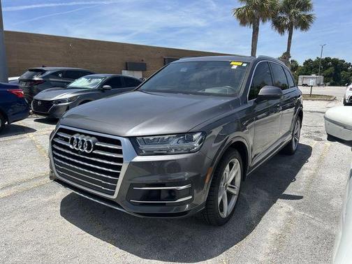 Samurai Gray Metallic 2019 Audi Q7 55 Prestige