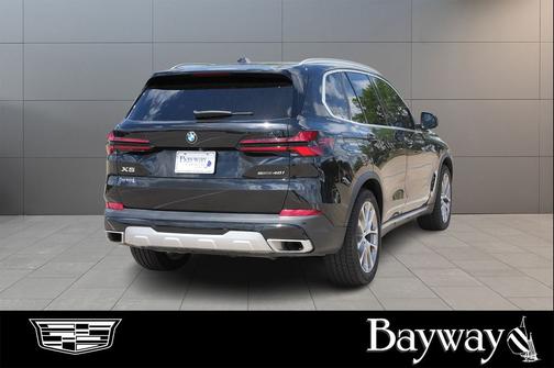 Black Sapphire Metallic 2024 BMW X5 sDrive40i