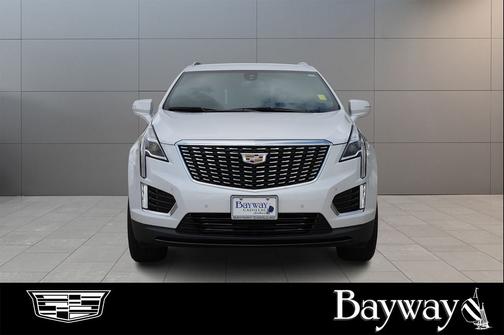 Crystal White Tricoat 2024 Cadillac XT5 Luxury