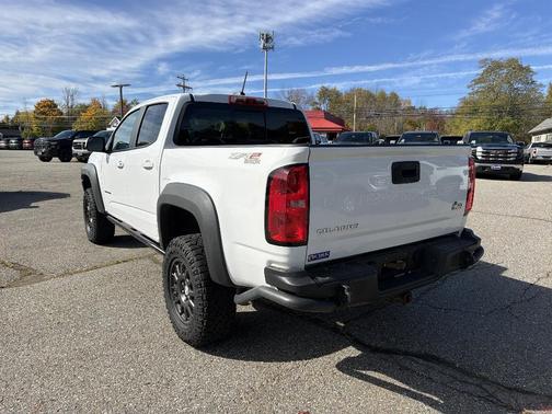 White 2022 Chevrolet Colorado ZR2