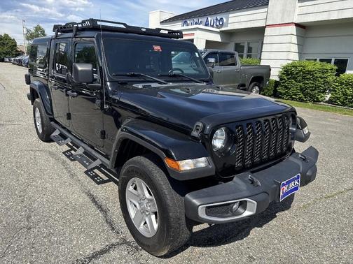Black 2022 Jeep Gladiator Sport