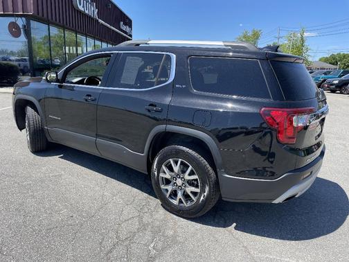 Black 2023 GMC Acadia SLT