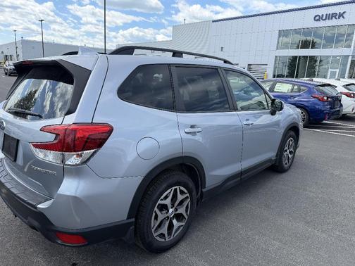 Ice Silver Metallic 2020 Subaru Forester Premium