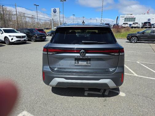 Platinum Gray Metallic 2025 Volkswagen Tiguan 2.0T SE