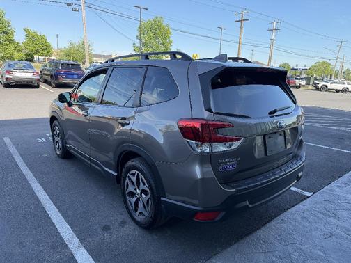 Brilliant Bronze Metallic 2023 Subaru Forester Premium