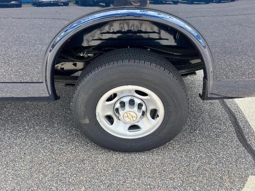 NON COLOR 2026 Chevrolet Express 2500 Work Van
