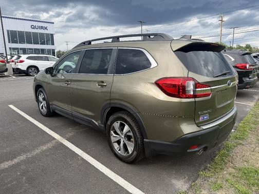 Autumn Green Metallic 2022 Subaru Ascent Premium 8-Passenger