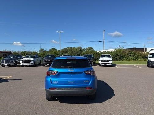 2022 Jeep Compass Latitude Lux 4x4