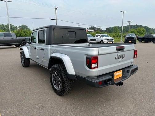 2022 Jeep Gladiator Overland 4x4