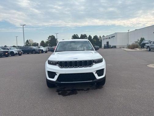 2023 Jeep Grand Cherokee Laredo 4x4