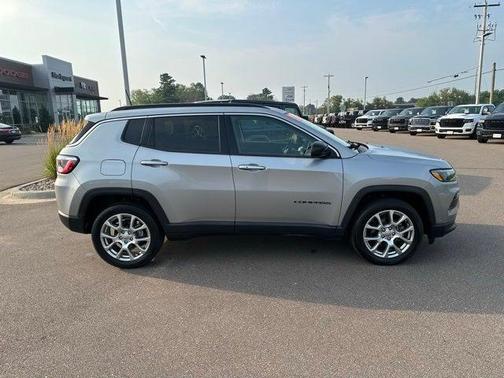 2022 Jeep Compass Latitude Lux 4x4