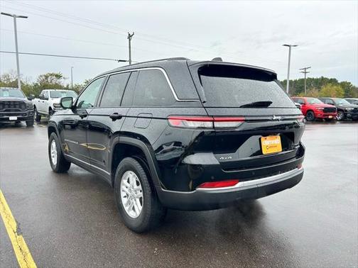 2023 Jeep Grand Cherokee Laredo 4x4