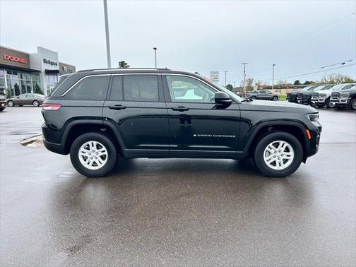 2023 Jeep Grand Cherokee Laredo 4x4