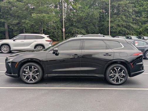 Black 2025 Toyota Crown Signia XLE