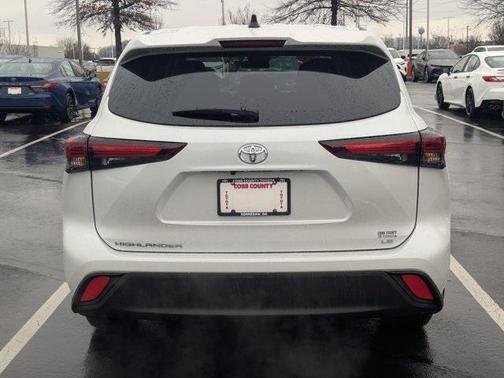 2024 Toyota Highlander LE