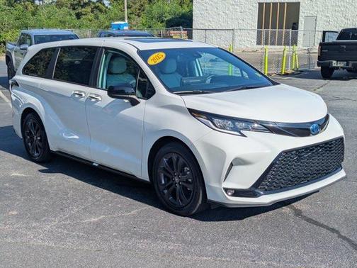 2025 Toyota Sienna XSE 7 Passenger