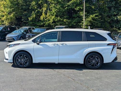 2025 Toyota Sienna XSE 7 Passenger