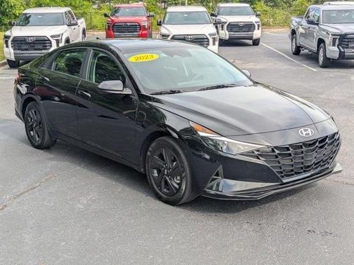 2023 Hyundai ELANTRA SEL