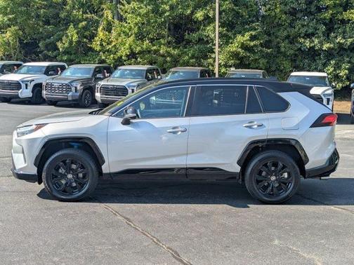 2022 Toyota RAV4 Hybrid SE