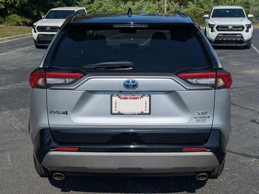 2022 Toyota RAV4 Hybrid SE
