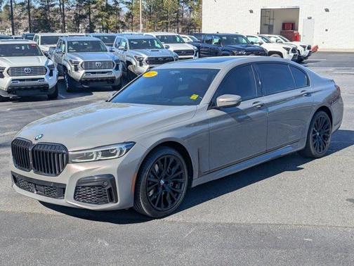 2022 BMW 740 i