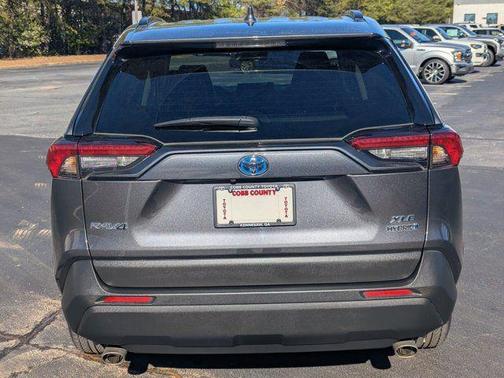2022 Toyota RAV4 Hybrid XLE