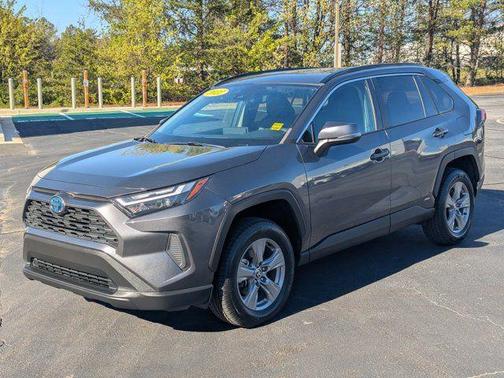 2022 Toyota RAV4 Hybrid XLE