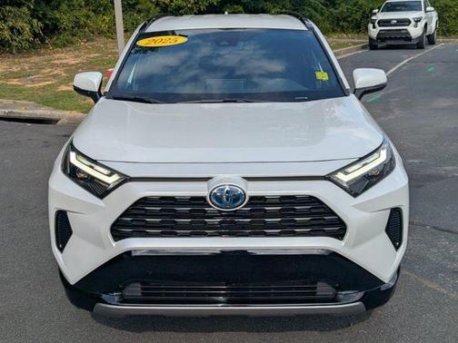 2023 Toyota RAV4 Hybrid SE
