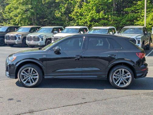 Mythos Black Metallic 2022 Audi Q3 45 S line Premium