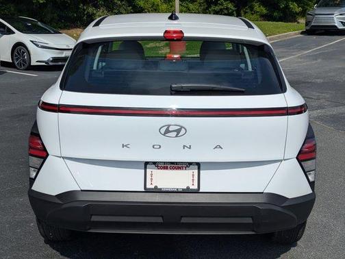 2024 Hyundai KONA SE