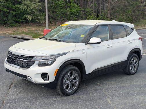 Snow White Pearl 2024 Kia Seltos LX