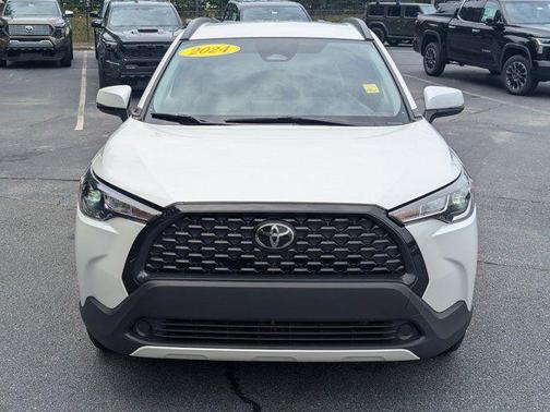 Pearl 2024 Toyota Corolla Cross LE