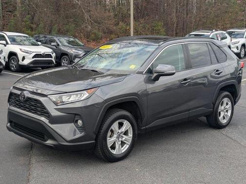 2020 Toyota RAV4 XLE