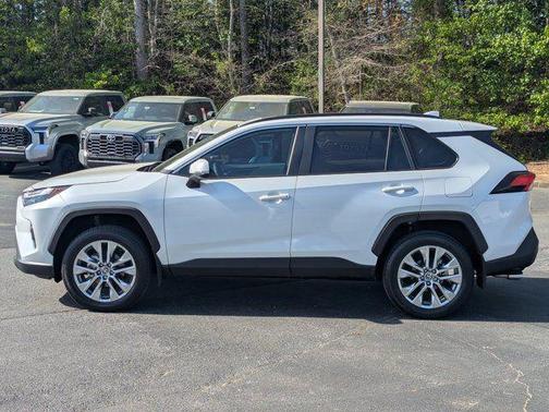 2025 Toyota RAV4 XLE Premium