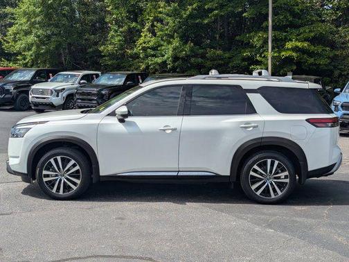Everest White Pearl Tricoat 2025 Nissan Pathfinder Platinum 4WD