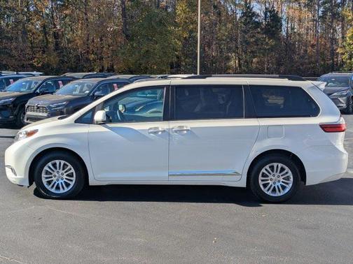 2017 Toyota Sienna XLE